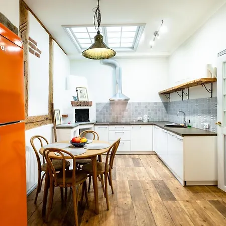 Blacksmith Old Town Apartment *